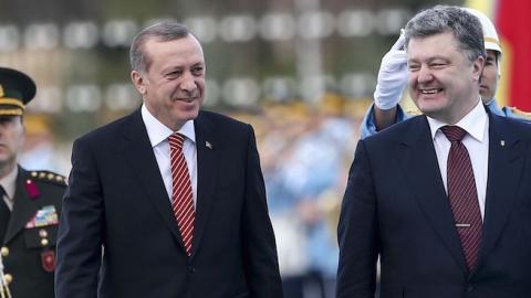 President of Turkey Recep Tayyip Erdogan (2nd R) and Ukrainian President Petro Poroshenko (R) at Presidential Complex in Ankara, Turkey on March 9, 2016. (Ahmet Izgi/Anadolu Agency/Getty Images)