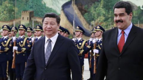 Venezuela's President Nicolas Maduro (R) with Chinese President Xi Jinping (L) at the Great Hall of the People on January 7, 2015 in Beijing, China. (Andy Wong-Pool/Getty Imgaes)