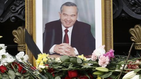 Flowers at the Uzbek Embassy in Moscow in memory of Uzbekistan's President Islam Karimov, September 3, 2016. (Alexander Shcherbak\TASS via Getty Images)