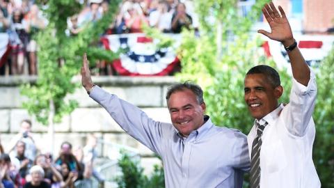 U.S. President Barack Obama (R) and Democratic U.S. Senate candidate and former Virginia Governor Tim Kaine (R) wave to supporters during a campaign event at the Charlottesville nTelos Wireless Pavilion August 29, 2012 in Charlottesville, Virginia. (Alex 