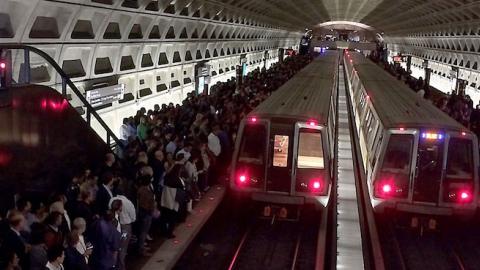 Hundreds of riders on the platform after system problems caused backups at the McPherson Square Metro stop in Washington, DC, October 11, 2016. (KAREN BLEIER/AFP/Getty Images)