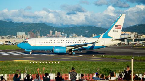 A US government plane carrying Speaker of the House Nancy Pelosi takes off from Taipei Songshan Airport on August 03, 2022, in Taipei, Taiwan. (Photo by Annabelle Chih/Getty Images)