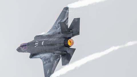 A U.S. Air Force F-35A Lightning II assigned to the F-35A Lightning II Demonstration Team performs a practice airshow performance at Hill Air Force Base, Utah, Jan. 11, 2023. The F-35 Demo Team performs rehearsal flights regularly to maintain flying certifications and to uphold and maintain their mission and Air Force recruiting standards. (U.S. Air Force photo by Staff Sgt. Kaitlyn Ergish)