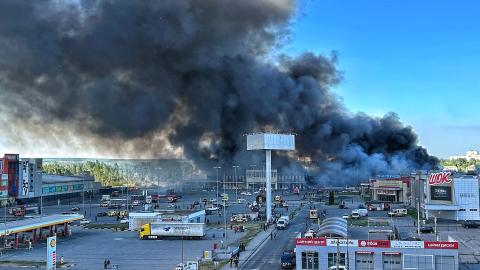 KHARKIV, UKRAINE - MAY 25: Smoke rises over hypermarket ‘Epicentr’ after Russian air attack on May 25, 2024 in Kharkiv, Ukraine. According to the city authorities, after the strike, a fire broke out on an area of 15,000 square meters, and there are civilian casualties. Epicentr K is a home improvement hypermarket chain in Ukraine. (Photo by Yan Dobronosov/Global Images Ukraine via Getty Images)
