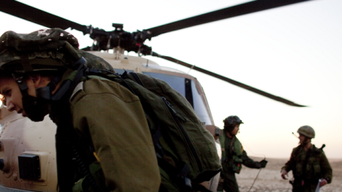 Israeli paratroopers, December 28, 2010 in Negev desert near Beer Sheva, Israel (Uriel Sinai/Getty Images)
