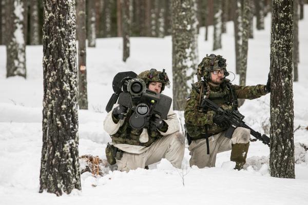 Members of the Estonian army train on February 8, 2022, in Lasna, Estonia. (Photo by Paulius Peleckis/Getty Images)
