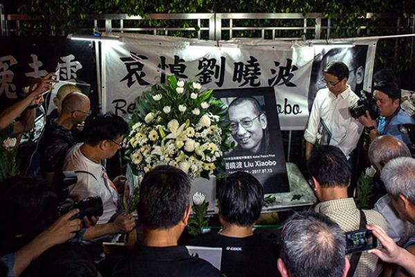People mourn the death of Liu Xiaobo outside the Chinese liaison office in Hong Kong, July 13, 2017 (Billy H.C. Kwok/Getty Images)
