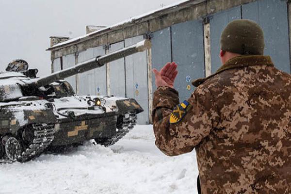 A tank of the Ukrainian Armed Forces' 92nd separate mechanized brigade near Klugino-Bashkirivka village in the Kharkiv region of Ukraine on January 31, 2022. (Getty Images)